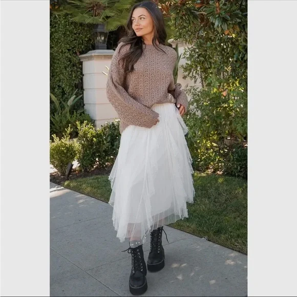 Chic White Tulle A-Line Skirt - Picture 4 of 6